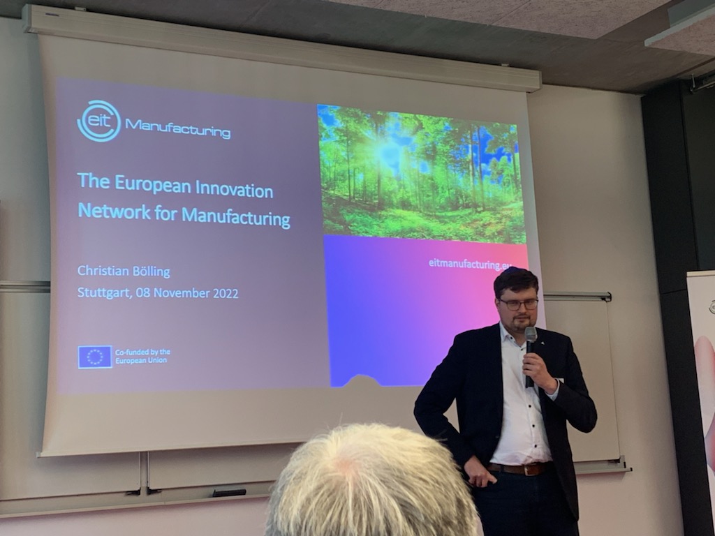 Christian Bölling von <a href="/EITManufactur/">EIT Manufacturing</a> stellt das #European #Innovation Network for #Manufacturing auf dem #Hightechsummit in #Stuttgart vor.
