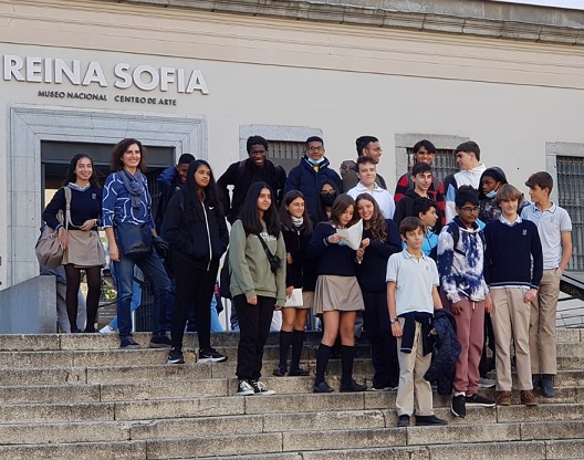 ColegiosZola's tweet photo. 🇬🇧Esta semana en el #ColegioZolaLasRozas estamos compartiendo experiencias con @SevenKingsSch, tanto en clase como realizando visitas culturales, por ejemplo al @museoreinasofia.
👏 Soon we will return the visit! #inglés #internacionalización https://t.co/mZdPqzSMcN