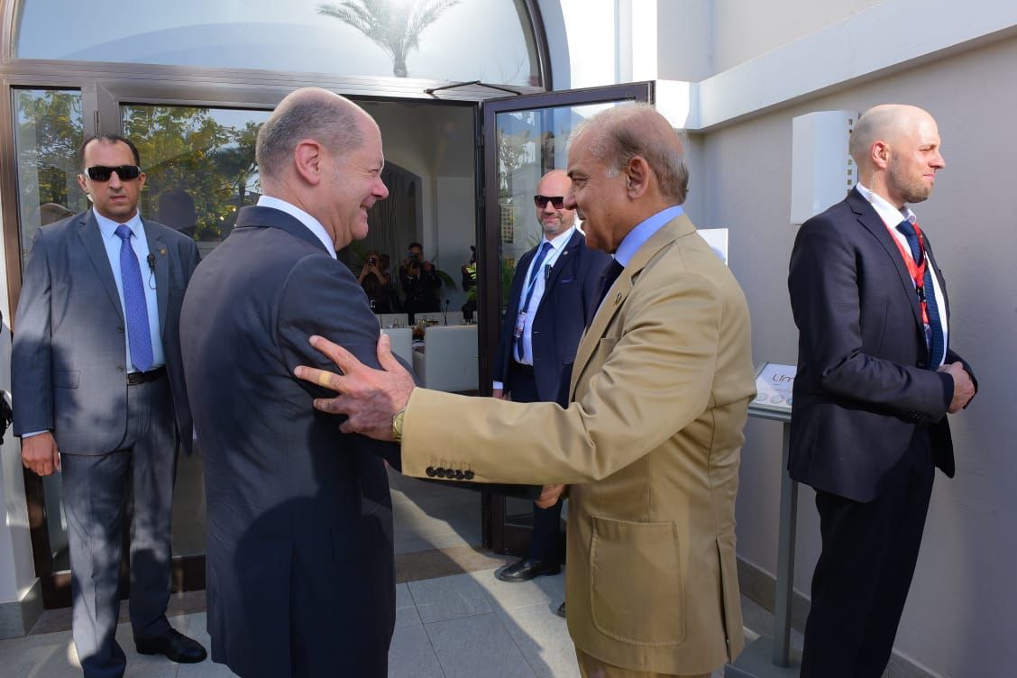 GovtofPakistan's tweet image. وزیراعظم شہباز شریف  کی جرمنی کے چانسلر جناب اولاف شولز سے ماحولیاتی سربراہ اجلاس کوپ27 کے موقع  پر ملاقات

#PMPakCOP27 #COP27