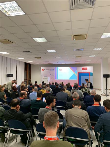 kiratech's tweet photo. Tutto pronto per il talk di @braghettos al @RedHatSummit dal titolo“Dal #DevOps al #PlatformOps”. Non mancate, vi aspettiamo alle 15 in sala 2! #wedevopsit @RedHatItaly https://t.co/ywVqTBuWbB