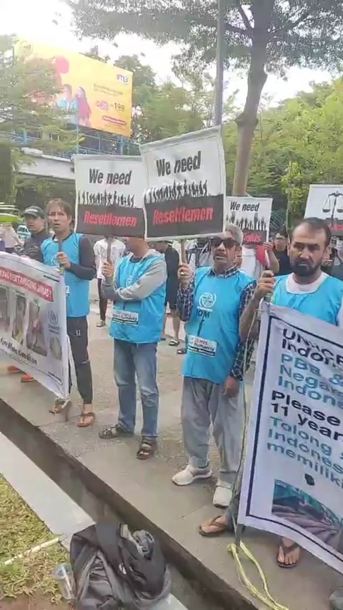 RHENHYAZHRHY's tweet photo. Help Refugees Indonesia https://t.co/LrzTOUkOw7