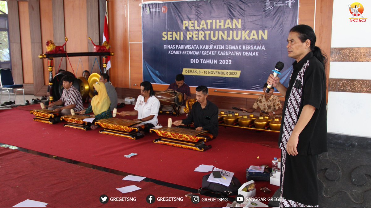 gregetsmg's tweet photo. Mas Yok menjadi Narasumber Pelatihan Seni Pertunjukan Tari Barong dibantu Canadian Mahendra dan Tampan Rama.

Selasa, 8 November 2022 di Panggung Kesenian Kab. Demak✨

#gregetsmg #sanggartarigreget https://t.co/TDxe4Wbl2m