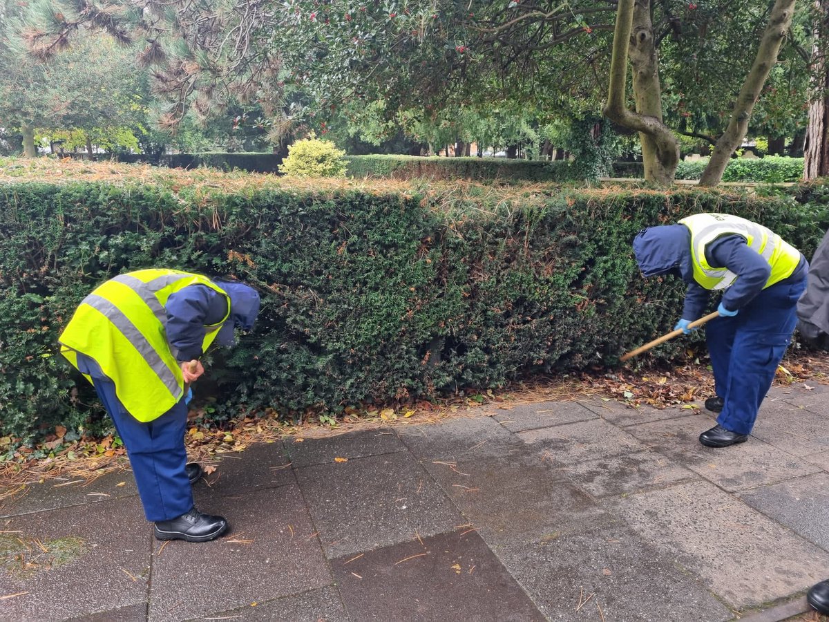 EnfieldVPC's tweet photo. On Saturday, despite it pouring down with rain, a group of @EnfieldVPC gave up their time to do weapon sweeps and provide crime prevention advice door-to-door down a number of residential roads. Another knife taken off the streets. Well done Cadets! @MPSEnfield @NationalVPC https://t.co/uDNgrxO6Ay