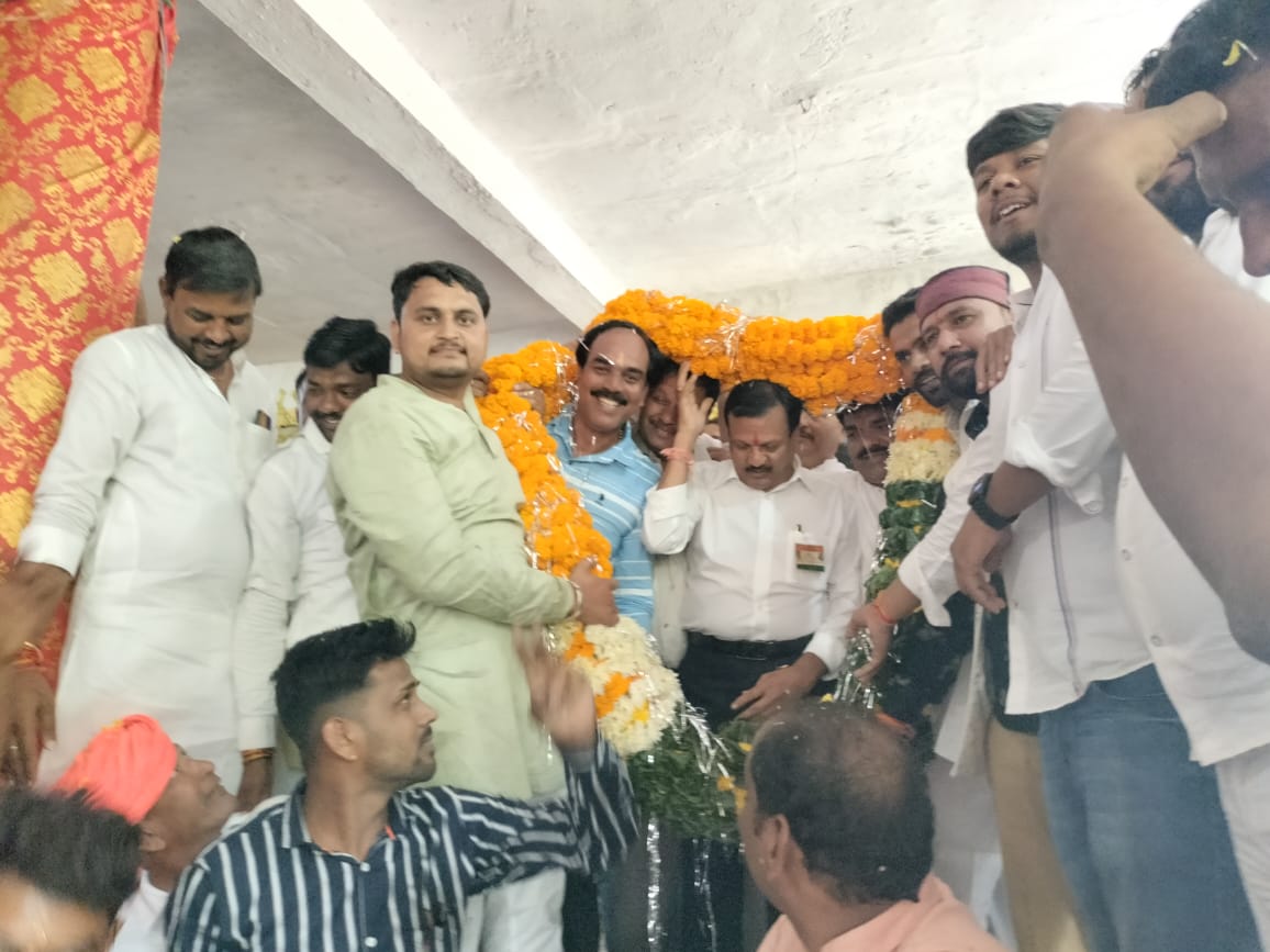 sajjanvermaINC's tweet photo. आज आलोट में कांग्रेस कार्यकर्ताओं के विशाल दीपावली मिलन समारोह में उपस्थित होकर कार्यकर्ताओं को संबोधित किया!! इतनी बड़ी संख्या में कार्यकर्ता मध्यप्रदेश में सत्ता परिवर्तन के संकल्प के साथ दिखाई दिए!

@OfficeOfKNath https://t.co/xxb7pw1OzD