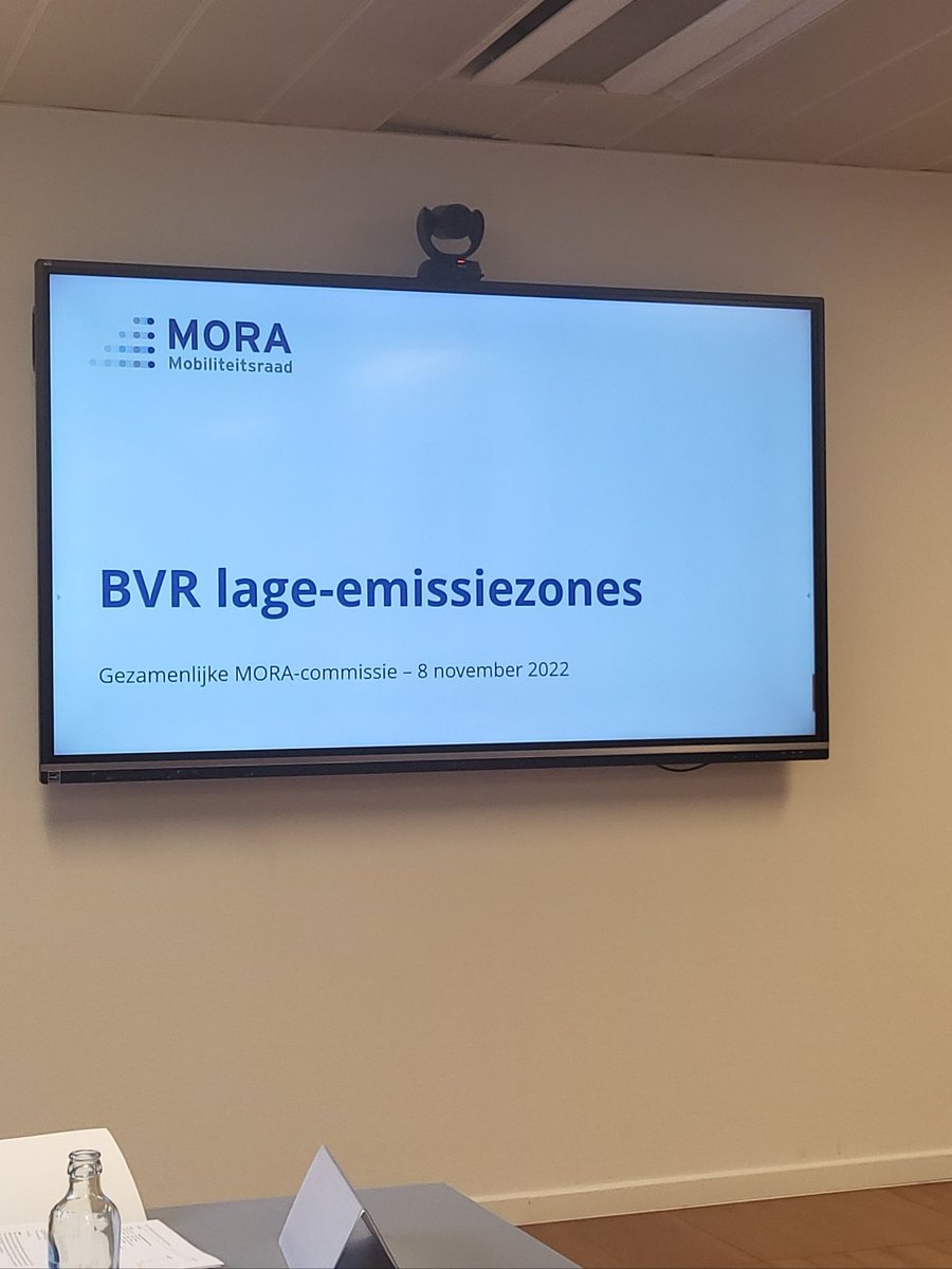 LodeVerkinderen's tweet photo. Op Mora-vergadering over nieuwe lage emissiezones. Met @tlv_be  pleiten we voor overgangstermijnen die de propere Euro 6 trucks ontzien. #zeroemissie trucks komen er aan, maar niet zo snel als personenwagens . Met Euro7 trucks zal wegtransport in steden straks nog schoner worden. https://t.co/d9VsVRoIWo