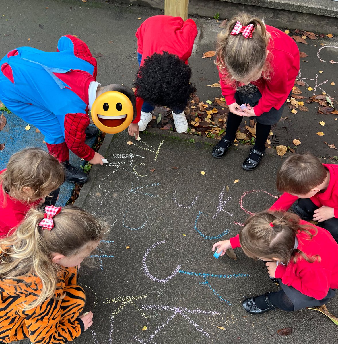 Llan_Prim_Sch's tweet photo. Some learning from Early Years 3 this week…

We are thankful for pancakes, legoland, toys, family… What are you thankful for? 😊

The children decided to colour salt to write their numbers on, as we have been working on these on Autumn term 1. @CSCJES #eymatter https://t.co/QrX2VKTbgK