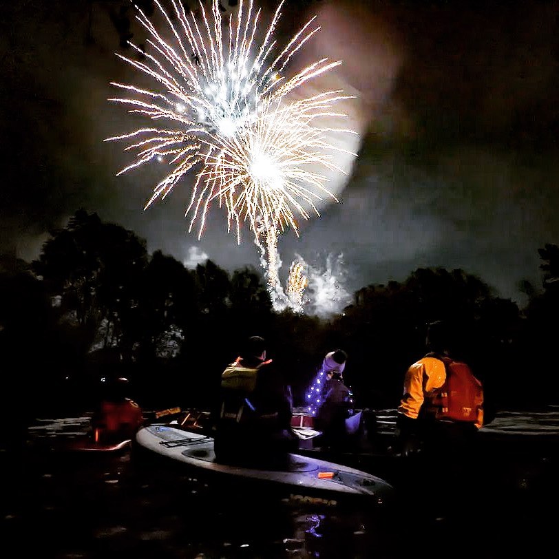 A couple of our favourite pics to emerge from last Saturday's <a href="/kingcoelskitten/">Colchester Fireworks</a> Fireworks in Castle Park. Credit to grumpystuart and liamsrobson on instagram respectively.

More info on our IG account here: instagram.com/visitcolcheste…