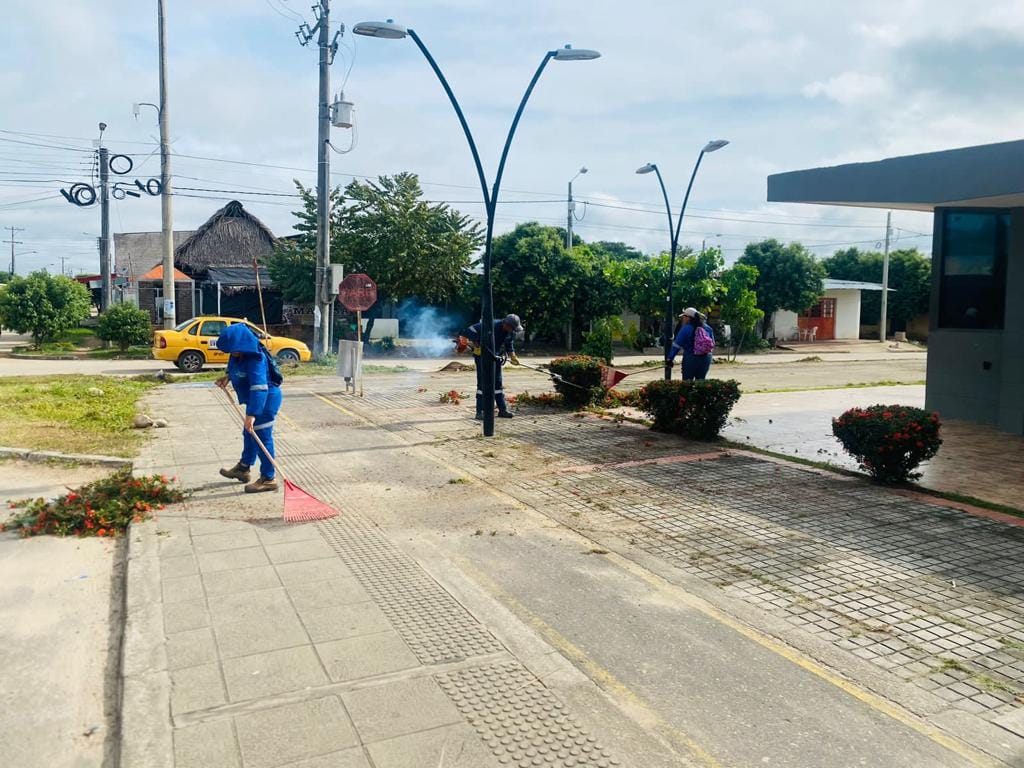 PZASAESP's tweet photo. 🌳☀️ Paz de Ariporo S.A. E.S.P. a través del Grupo de Aseo desarrolló en los últimos días una jornada de limpieza, ornato y embellecimiento del Skate Park en el Barrio La Esperanza. Nuestro compromiso es con la comunidad pazdeariporeña.♻️ https://t.co/NUF6IKiX0m