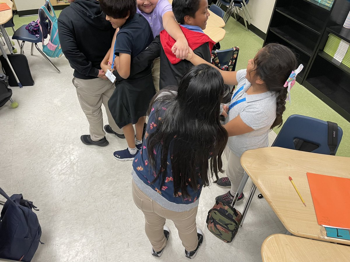 Mrs_Budd23's tweet photo. Our 4th graders doing some Team Building for #ConnectForSuccess @EPEBobcats @CCPSTeacher https://t.co/yqKPdEoK0d