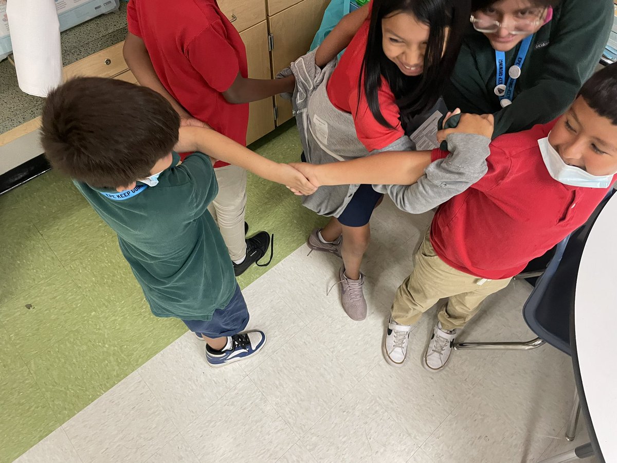 Mrs_Budd23's tweet photo. Our 4th graders doing some Team Building for #ConnectForSuccess @EPEBobcats @CCPSTeacher https://t.co/yqKPdEoK0d
