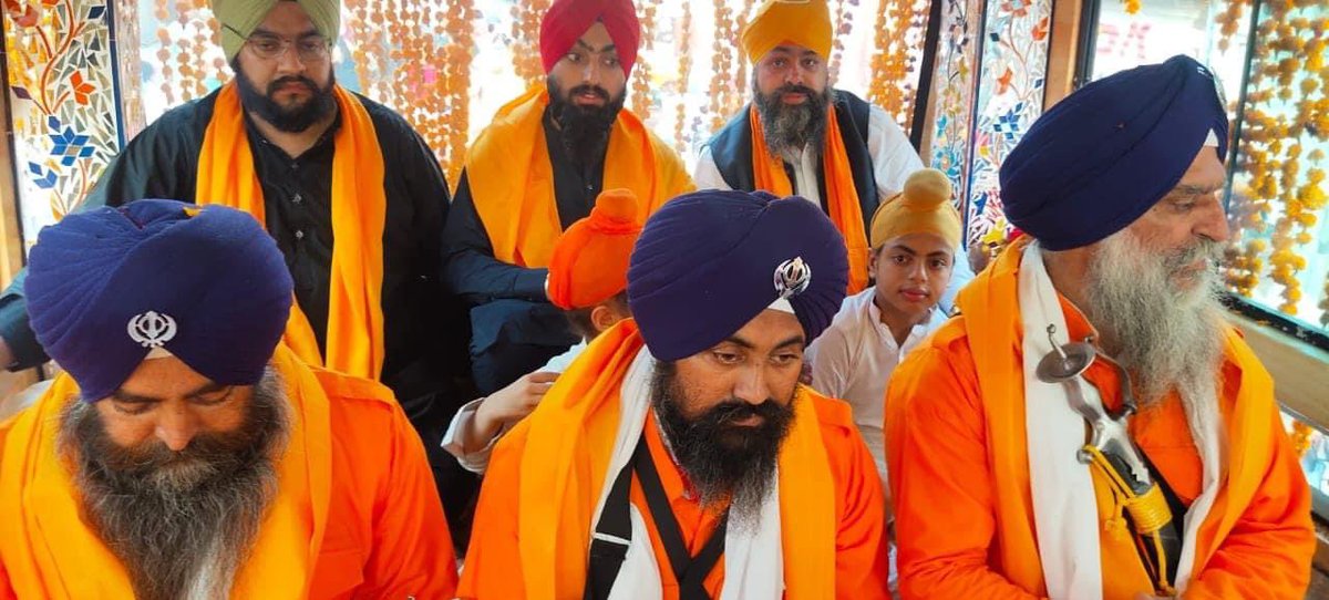 harrysimran00's tweet photo. Nagar Kirtan in Nankana Sahib :
🙏🏼
#553th_gurpurab #gurupurab2022 #BabaGuruNanak #Nagarkirtan #Special_Day #Latest_Nankana_Sahib #NankanaSahib #Congratulations #Birthday #Autarpurab #Parkashپورب #NankanaSahib #PSGPC #ETPB #GovtofPakistan #Sikhism https://t.co/LOXRizaadO