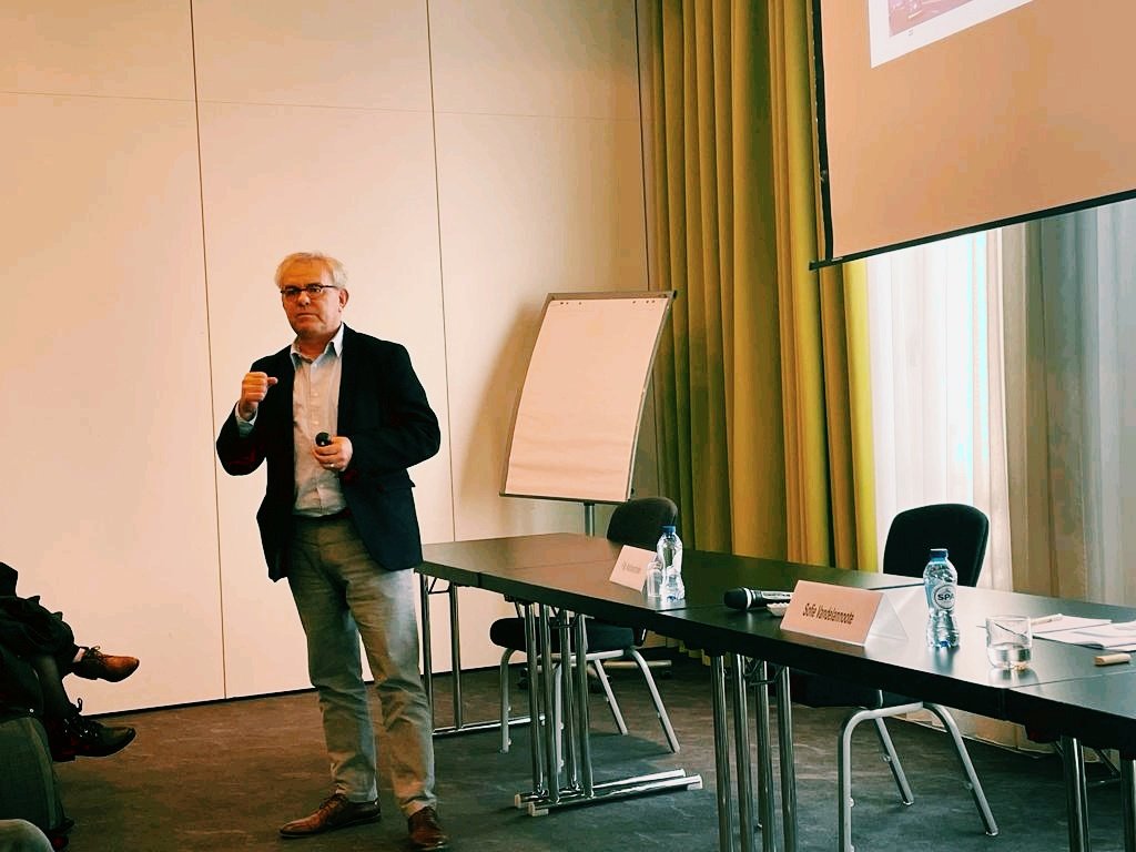 Intercommunales werken op (Inter)gemeentelijk en stedelijk niveau en zijn van oudsher verlengstukken van de lokale besturen. Filip Vanhaverbeke en Sofie Vandelannoote gidsen ons door de werking van <a href="/leiedal/">Leiedal</a> en <a href="/Veneco_be/">Veneco_be</a> op de #studiedagregiovorming