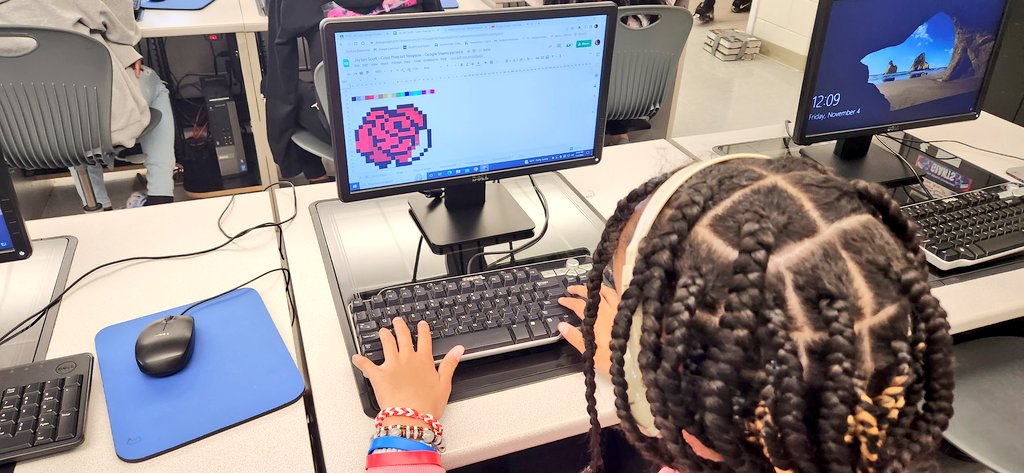 lovelandtech's tweet photo. Ss chose middle school lessons last week during #FreeChoice week on #GoogleAppliedDigitalSkills. One Ss chose to make a #GoogleFormQuiz all about her interests & another Ss chose to re-do/extend a #PixelArt project on #GoogleSheets. @Neptune_STEM @NeptuneSchools @SNishTech https://t.co/EhdjYZkw5N