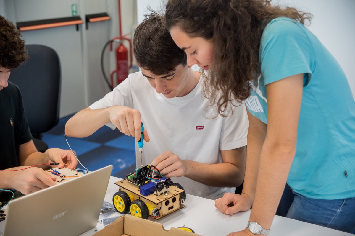 eu_rate's tweet photo. // LTTA // 
A look back at the robotics training week from 24 to 27 October in Genoa, Italy! 
30 young people between 14 and 18 years old discovered robotics and the workshops that the project members created.
#robotics  #eurate https://t.co/qKaUbSdpdM