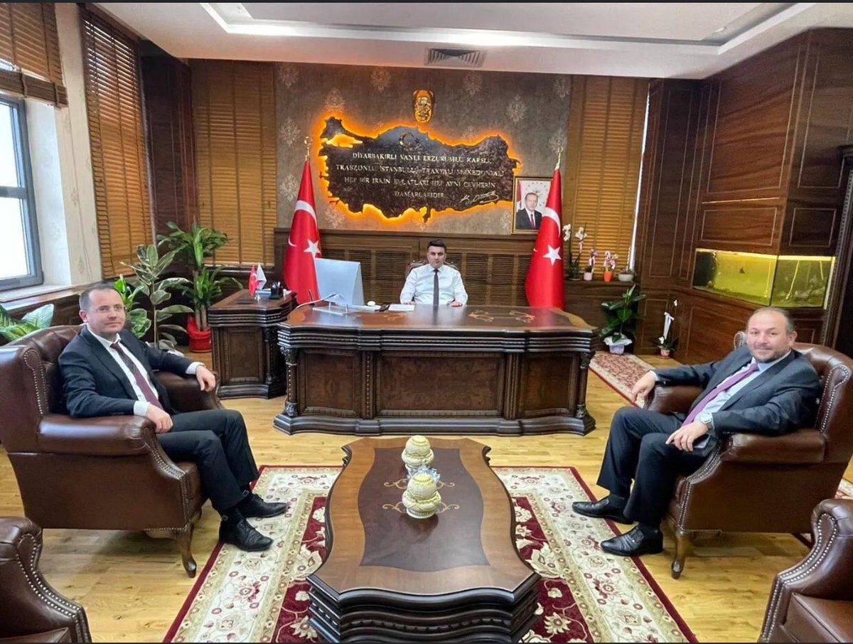 İl Nüfus ve Vatandaşlık İşleri Müdürümüz ile birlikte İlçe Kaymakamımız Sayın Suat HATAM’a ziyarette bulunulmuştur. Sayın Kaymakamımıza göstermiş oldukları ilgileri ve hoş sohbetleri için teşekkür ederiz. @BulentComert06 <a href="/TC_TOSYA/">Tosya Kaymakamlığı</a>