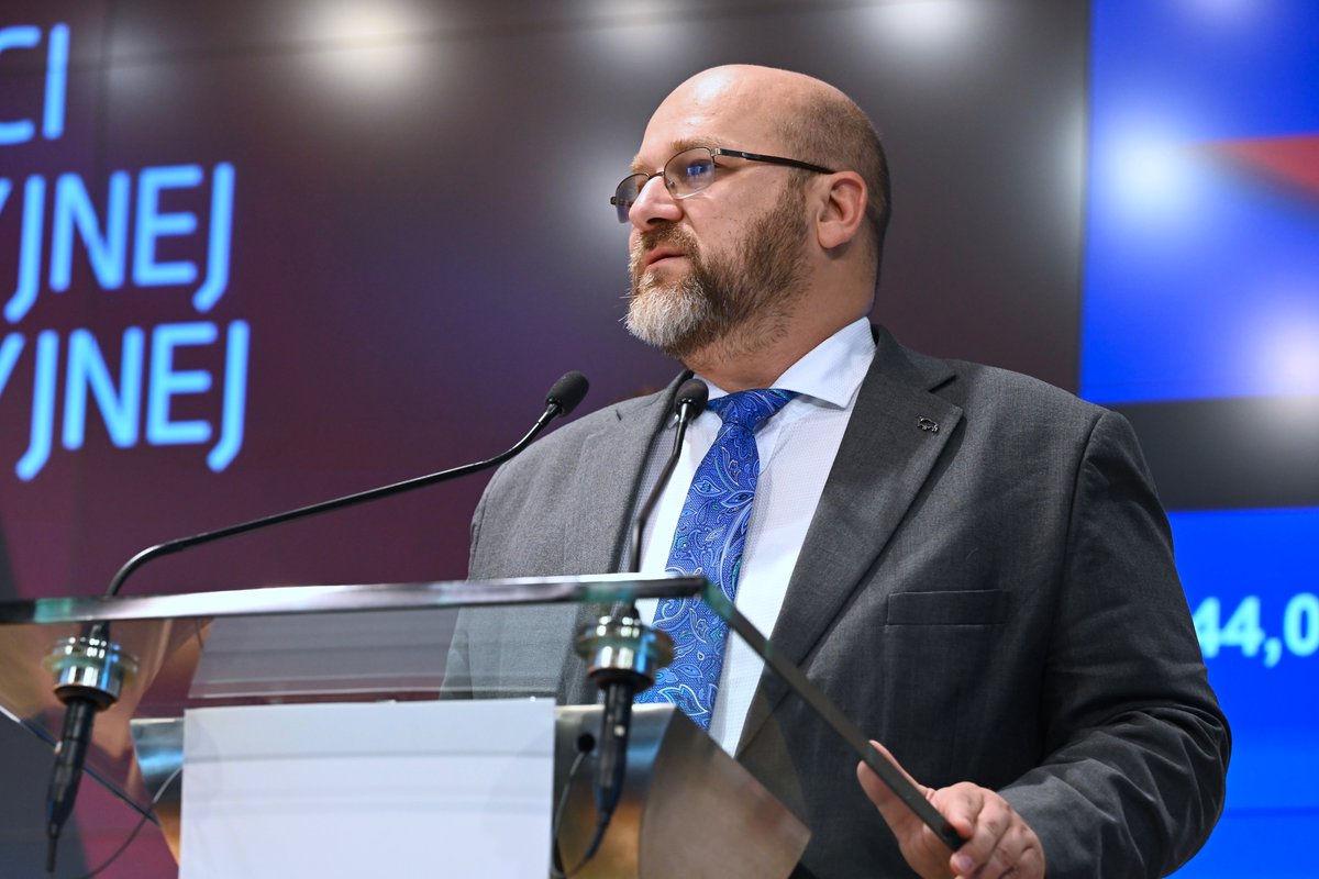 BankPekaoSA's tweet photo. Nic nie jest dane raz na zawsze, co niestety pokazuje wojna w Ukrainie. Najważniejsza dla naszych sąsiadów będzie przebudowa, zarówno infrastrukturalna, ekonomiczna, jak i polityczna – Paweł Strączyński podczas Kongresu Bankowości Korporacyjnej i Inwestycyjnej.
@EFCongress #KBKiI https://t.co/M0yteZGQCI