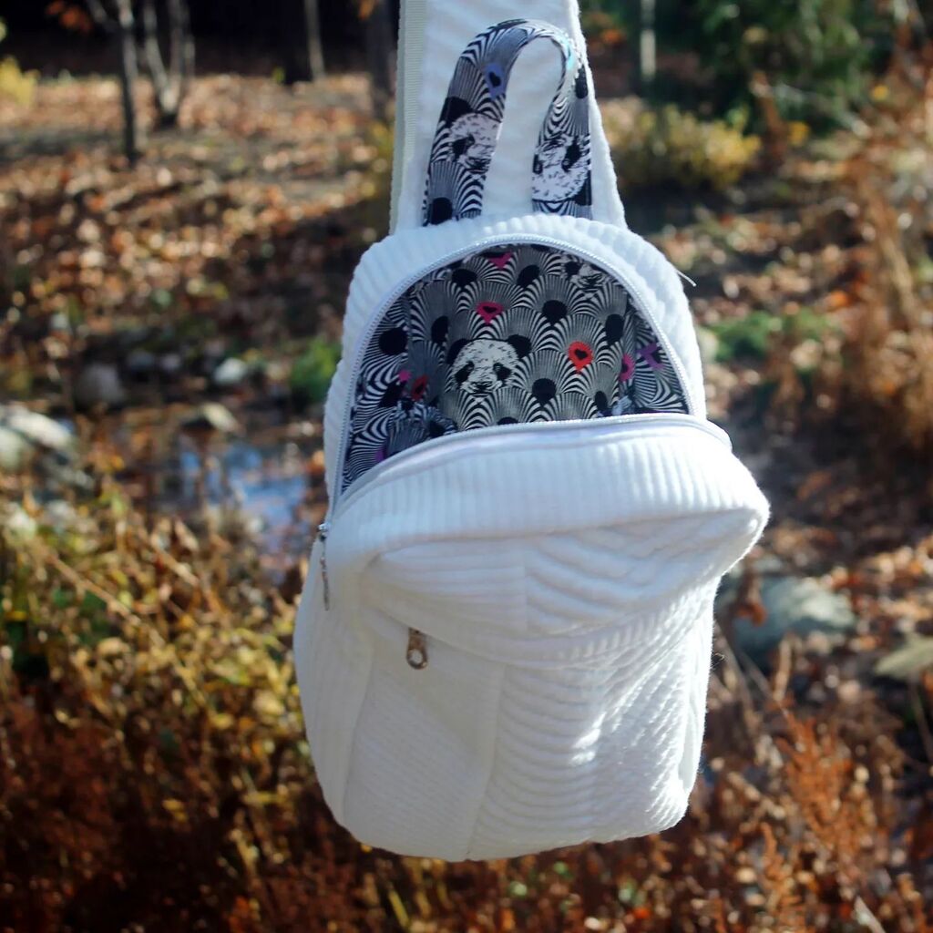 BeckerHandmade's tweet image. The second of 3 I a collection of sling bags that are now available! These bags are perfect day bags or to carry your personal items while traveling. 

The exterior of this bag is an upcycled cozy sweater and the interior is quilting cotton from the @tul… instagr.am/p/Cks0e0agpz1/