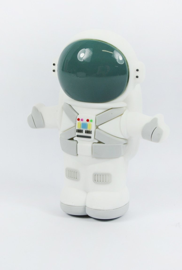 WhiteTamar1's tweet photo. Of course my NASA man will have a space boy power bank 🚀🤗
#GDRAGON #GDTS https://t.co/3pnATIXHPJ