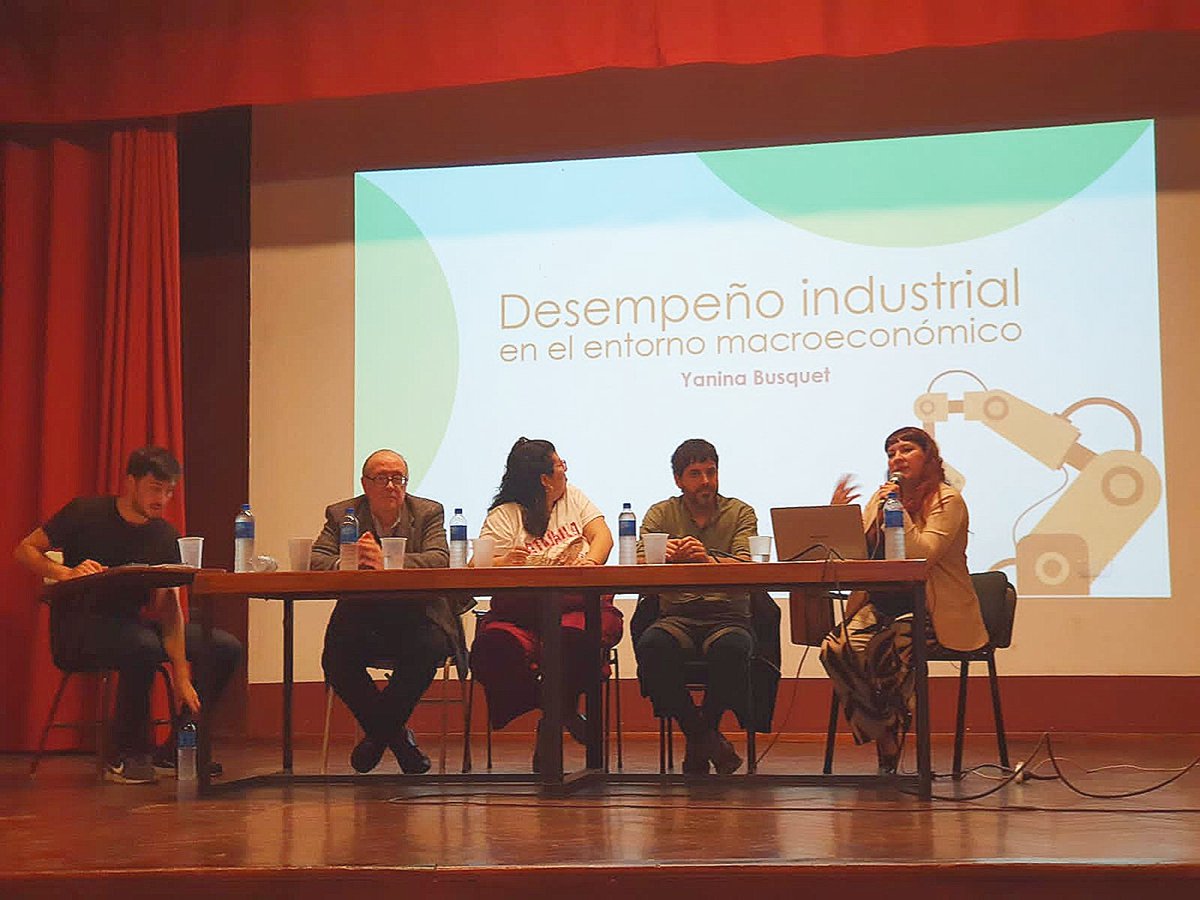 YaninaBusquet's tweet photo. El sábado participé en el panel central de las JEC-JEF de @Econ_Critica en Mar del Plata.
Analizamos el impacto de la coyuntura macroeconómica en la actividad industrial 🏭
¡Gracias a mis compañeras de @paridadmacro por acompañarme en esta experiencia! 💜 https://t.co/oCyW2UJ7LY