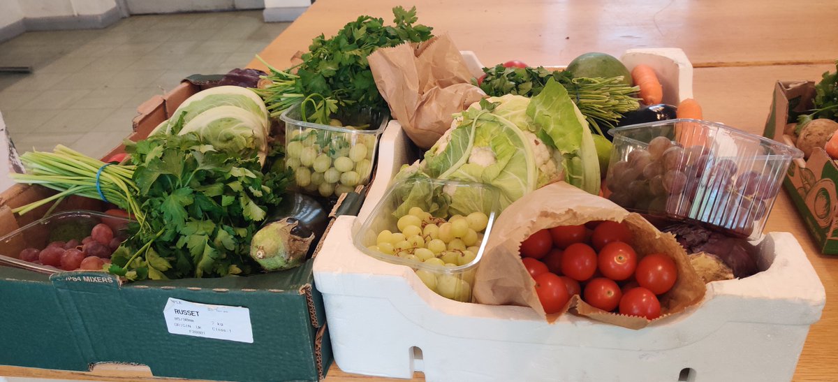 StAnnsFoodHub's tweet photo. Hello everyone, thank you to everyone who bought/donated a box of fruit and veg from us last week! If you're in the N15 area and have a bit of spare time on Fridays or Saturdays, please do send us a DM. Volunteering is very flexible. https://t.co/8Q8fXEpURi