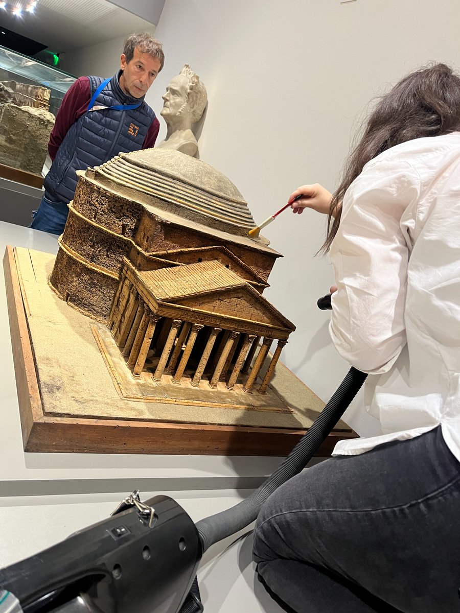 MuseeRomanite's tweet photo. [EN DIRECT] Le Musée de la Romanité est fermé le mardi pendant la période hivernale (novembre à mars).... C'est donc le meilleur moment pour nos équipes de prendre soin de nos oeuvres ! 🏛 https://t.co/SmibTSCs3k