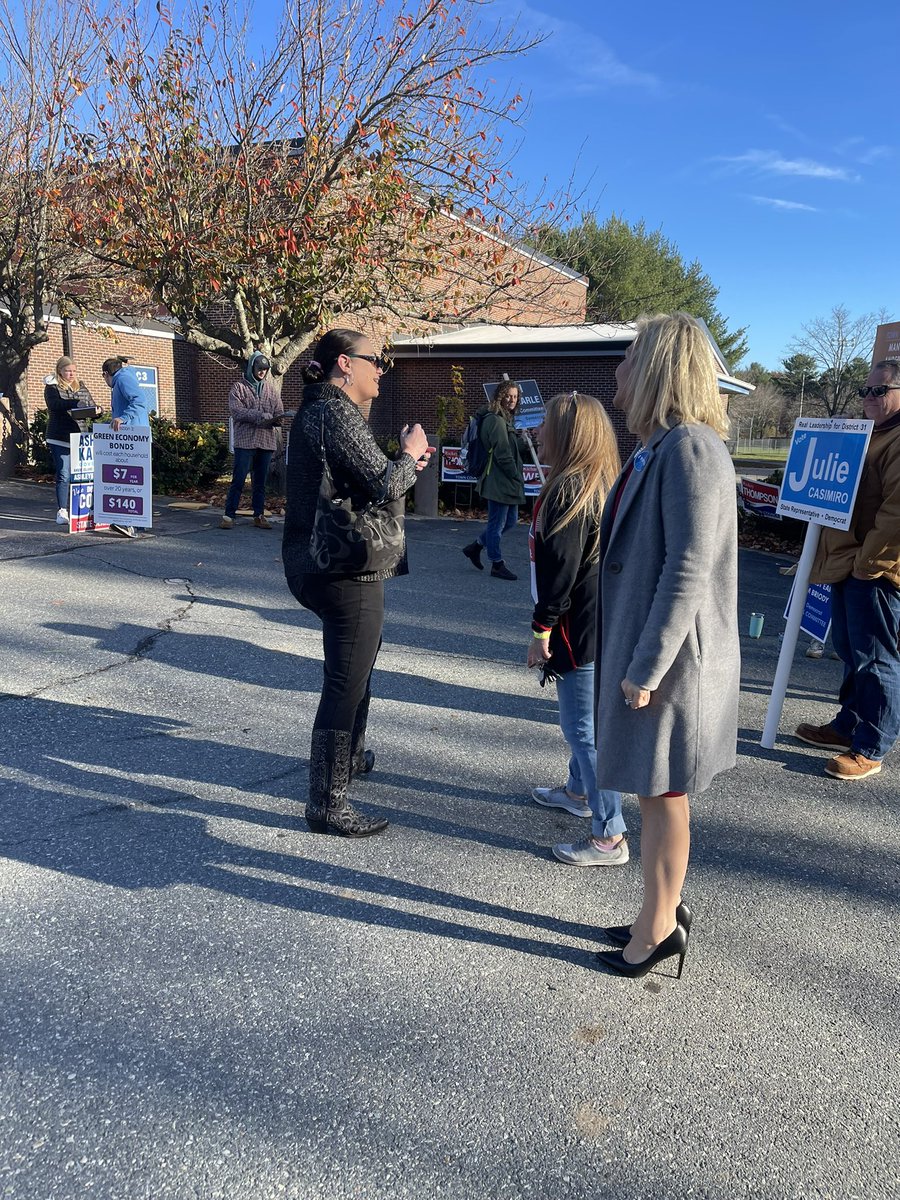 AshleyKalus's tweet photo. Stopped by Davisville Middle School in North Kingstown! https://t.co/VpDv2Bcn2S