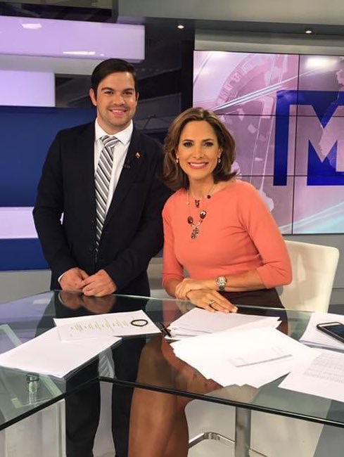 JuanDaVelez's tweet photo. Hace varios años tengo el gusto de conocer a @MaElviraSalazar. Se de primera mano su talante democrático, su defensa irrestricta a la libertad y su carácter combativo contra las tiranías socialistas.
Ella es garantía para todos los colombo americanos en el FL-27!
#votaRED 🇺🇸 https://t.co/iQ6qZOOM2H