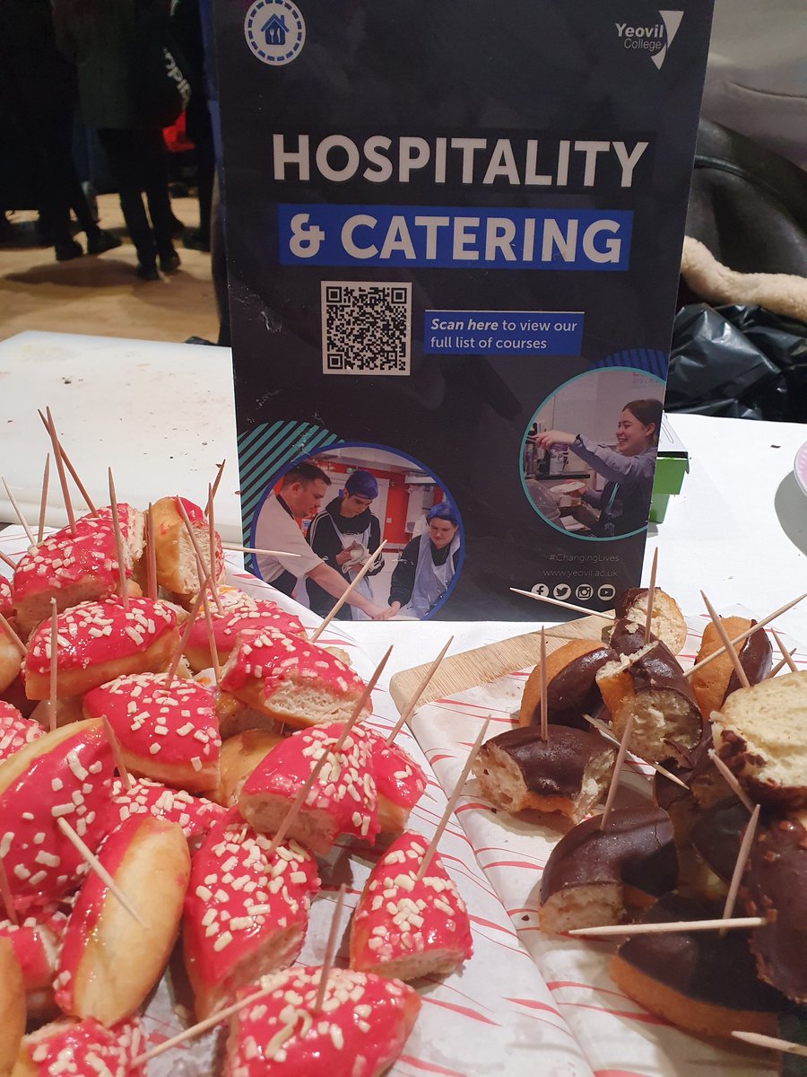 Hospitality students chatting to local school students at the Westlands careeres event about our courses and giving out doughnut tasters! 🍩🍩 #students #careers #hospitality #events #food