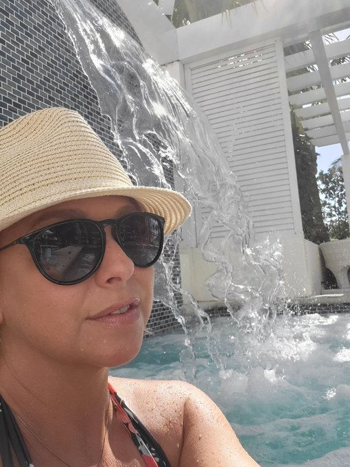 Caught this little guy spying on me🦎 https://t.co/ZrKiUaY5qx<a href="/tag/momcomesfirst"class="tags"><span>#momcomesfirst</span></a><a href="/tag/mommydommy"class="tags"><span>#mommydommy</span></a>