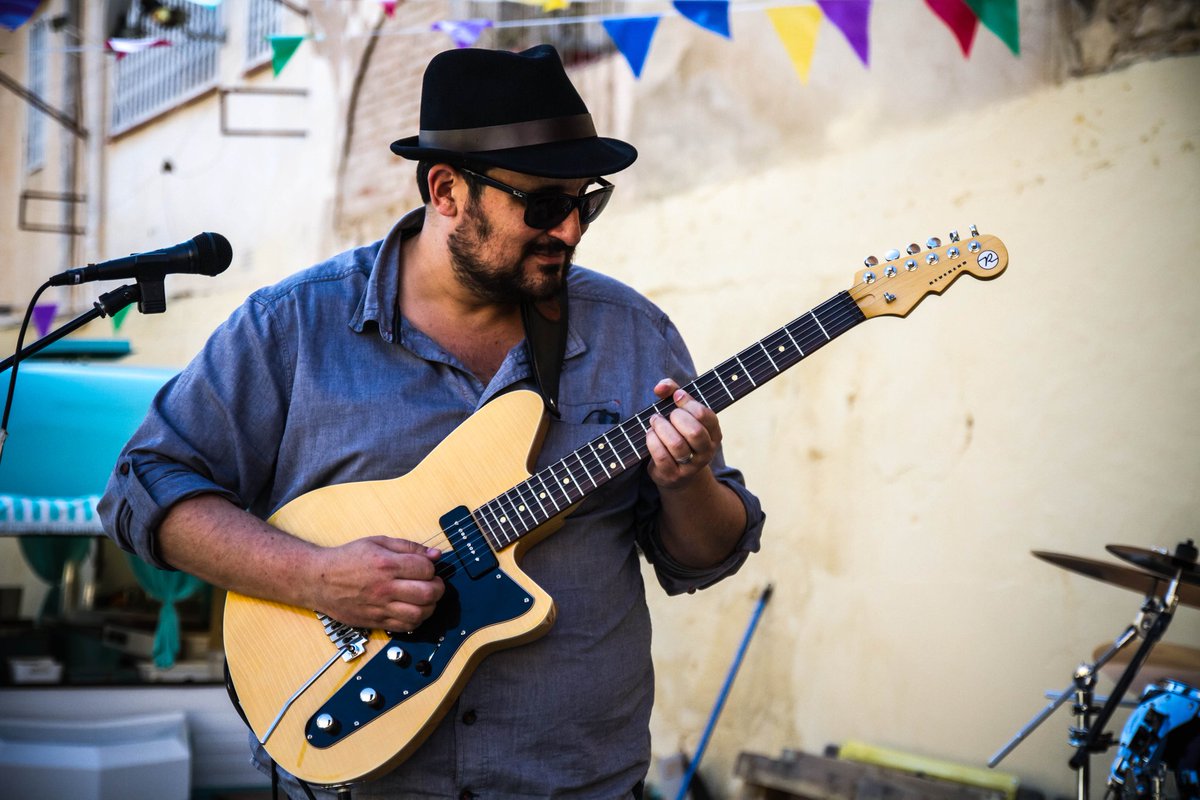 💥 Bona tarda Sonämbuls! Tenim el plaer d'anunciar-vos la col·laboració especial el 26/11/2022 a Barcelona a les veus del nostre company Salva Minguijón <a href="/minguimore/">Salva Minguijón</a> de yogaflame.net autor d'"Ocell de Llum" al nostre nou disc. Venda d'entrades a sidecar.es