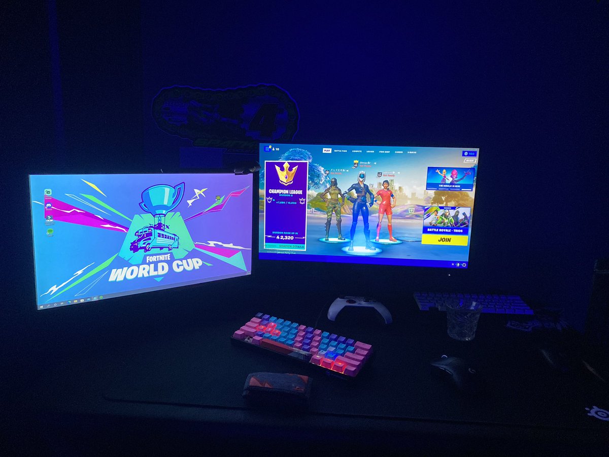 climaxski's tweet photo. Updated setup👌✌️ #fortnite #GamingSetup #setup #pc #Keyboard #gprowireless https://t.co/NgWoliPU3L