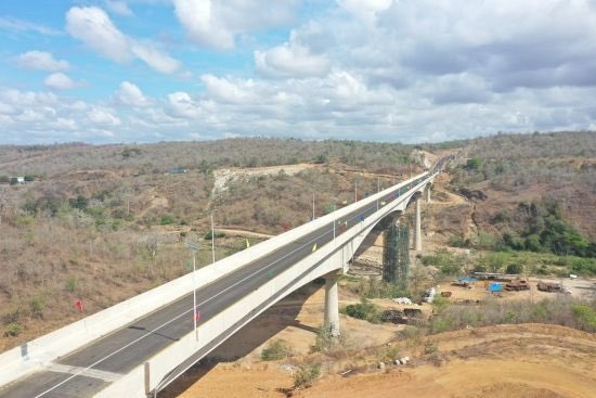 lsiafrica's tweet photo. 🔴#Tanzanie: le pont New Wami construit par une société Chinoise avec 500 emplois créés est ouvert à la circulation. Les entreprises chinoises ont construit plus de 10000 km de voies ferrées, 100000 km de routes, 1000 ponts, 100 ports, plusieurs hôpitaux et des écoles en Afrique. https://t.co/OCU9vq0h4p