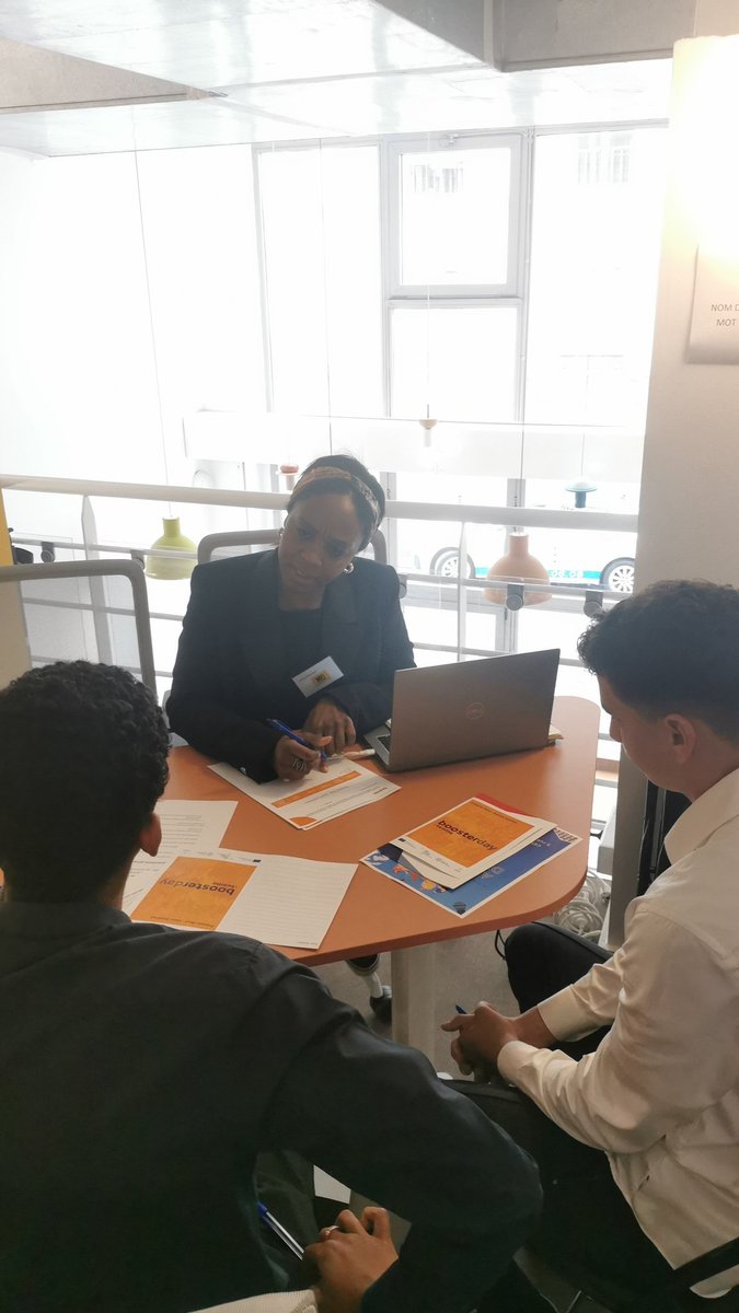 Plateforme i tweet media