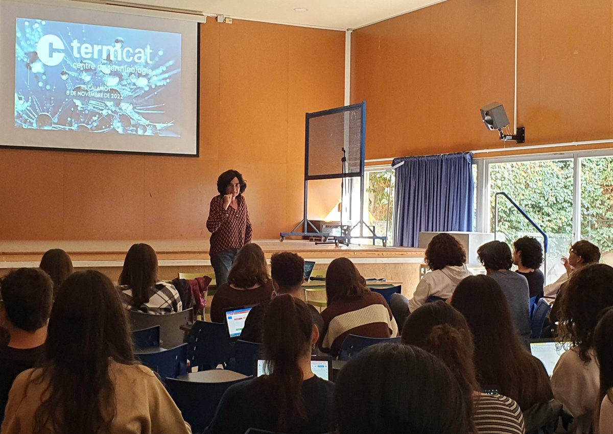 inselcalamot's tweet photo. Avui els alumnes de 2n de BATX han pogut conèixer què és el @termcat, el Centre de terminologia de la llengua catalana. Gràcies a la Cristina i al Termcat han après que "Si ampliem el vocabulari, eixamplem també les idees." (Albert Jané) #SomCalamot #BATCalamot #llenguacatalana https://t.co/3l5EKlNudp