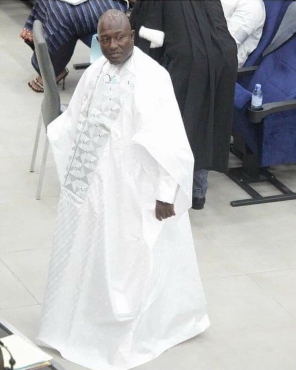 "Toumbarek...
Médecin cardiologue 
Maître des arts martiaux 
Calé en coran 
Militaire......
"Dieu m'a donné les pieds pour les utilisés, j'ai fuit ça pas commencé par moi"
"