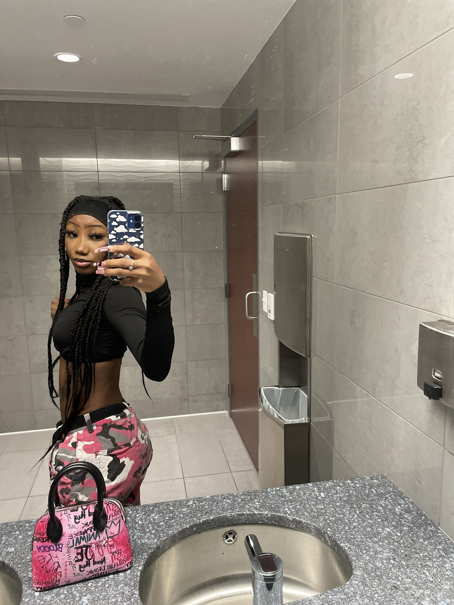 THE BRAT😍 on Twitter: "Who’s buying me breakfast today ? 💋 https://t.co