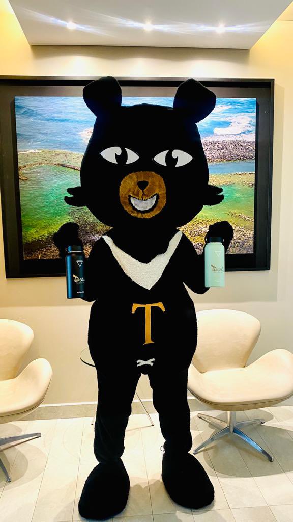 TW_Paraguay's tweet photo. ¡Oh Oso! 🐻❤️ El amiguito de Tirika les espera en el stand de Taiwán en la @Fitpar 2022 🥳🇹🇼 

📍Él es el único oso autóctono y animal terrestre más grande de Taiwán.

En 2001, todo el país lo eligió como símbolo, por ser el animal más representativo. 🤩🇹🇼 https://t.co/9CCVKP6Pmj