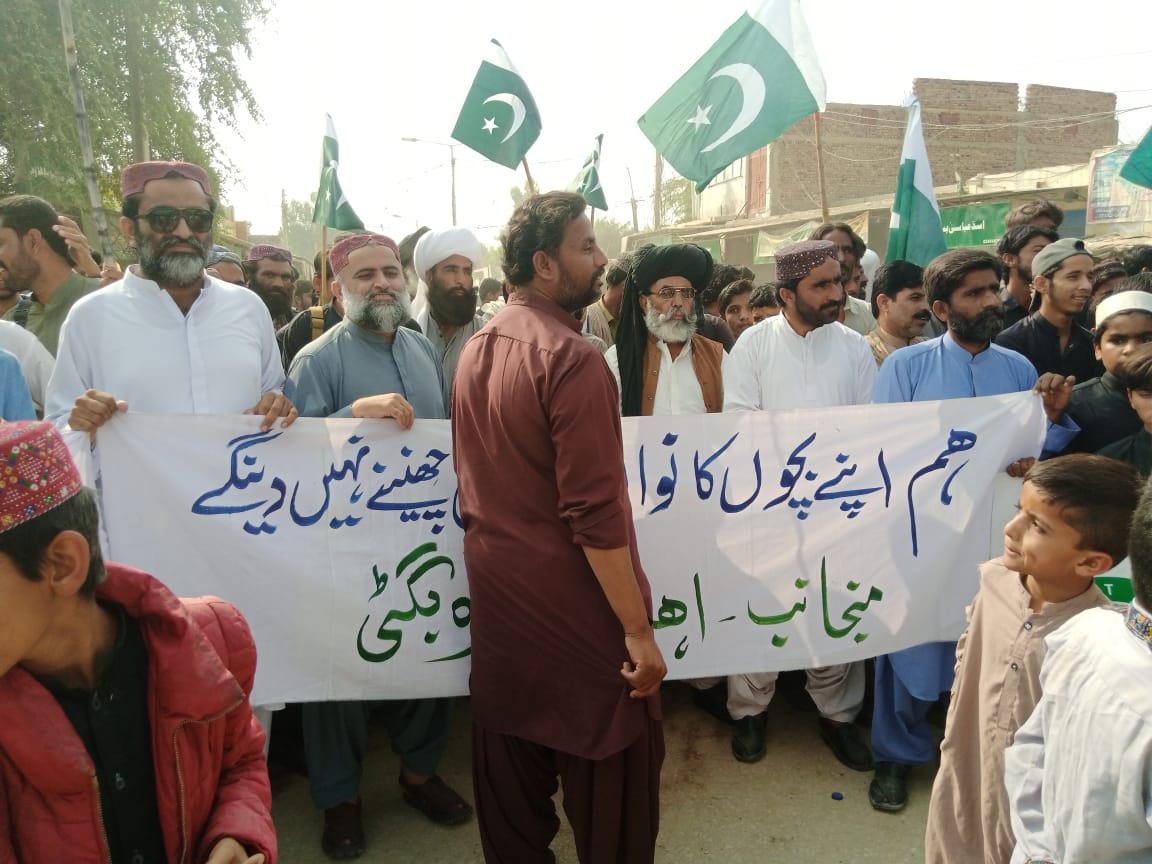 PakSarfrazbugti's tweet image. Finally, people of #DeraBugti realising who is sacrificing blood for the peace &amp;amp; prosperity of #Balochistan. Glimpse of rally in support of FC Balochistan in #DeraBugti today.