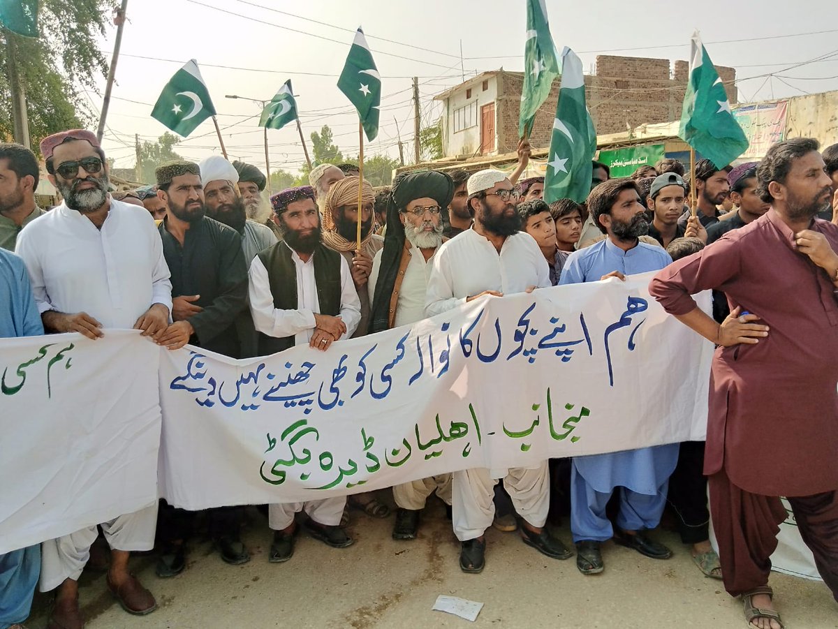 PakSarfrazbugti's tweet image. Finally, people of #DeraBugti realising who is sacrificing blood for the peace &amp;amp; prosperity of #Balochistan. Glimpse of rally in support of FC Balochistan in #DeraBugti today.