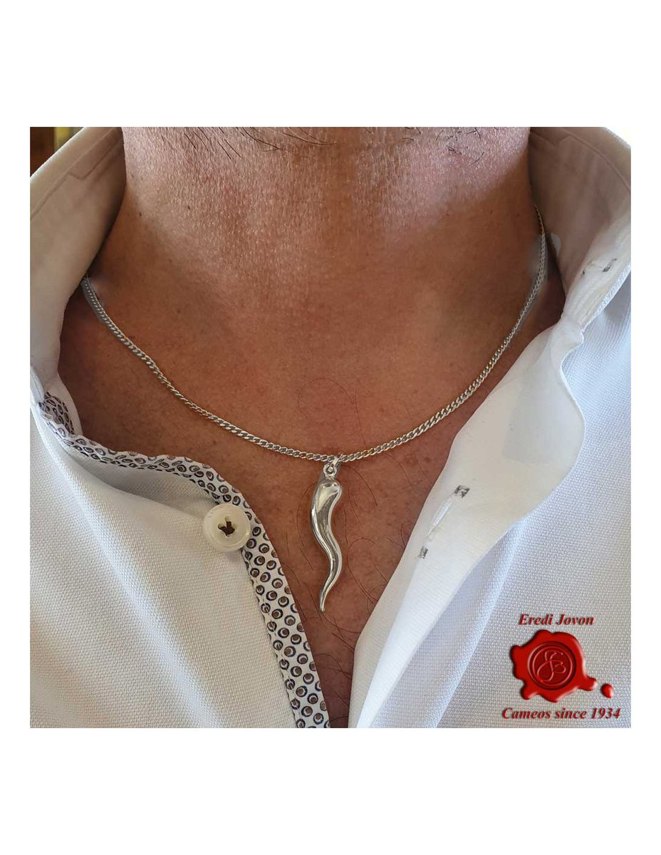 Eredijovon's tweet photo. 🆕 Our Latest #Necklace! 🤞🍀
The Typical Italian #Cornetto: a #charm for men representing the evergreen 925% Sterling #Silver Italian #horn!

👉 https://t.co/C1JA9n5Zar

#eredijovon #madeinitly #jewellery #gioielli #luckycharm #jewelleryformen #gioielliperuomo #pendant #amulet https://t.co/z6mjtkWl3F
