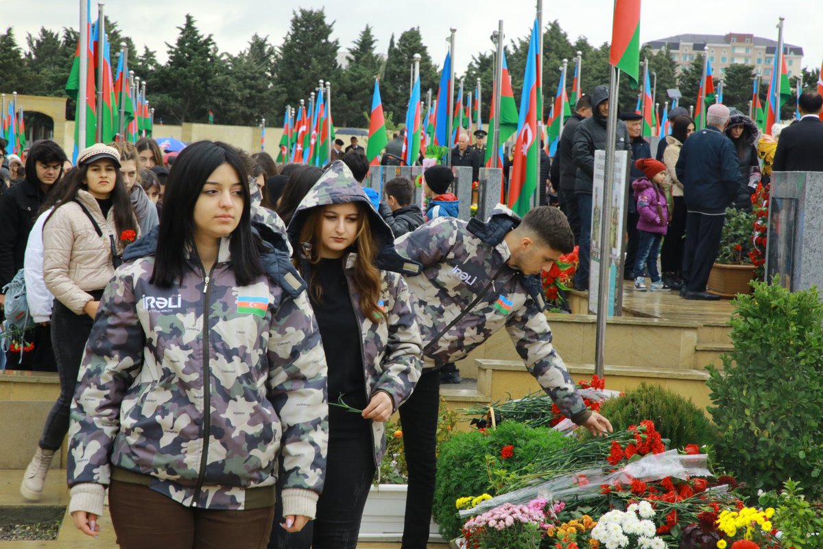 "İrəli" İctimai Birliyinin komandası və gəncləri Zəfərimizin ikinci ildönümü ilə əlaqədar II Fəxri Xiyabanı ziyarət ediblər.

#QarabağAzərbaycandır #8noyabr #ireli2022