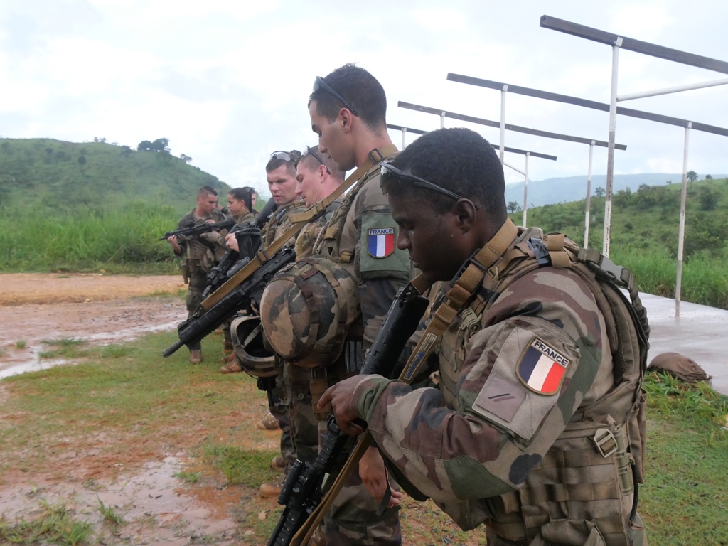 MISLOG_BANGUI's tweet photo. L’entrainement continu, on ne lâche rien !
#RetourEnImages sur les deux dernières séances de tir des Spahis de la MISLOG B4. 
#NosJeunesOps #FiersDeNosSoldats
 @EfgOfficiel @EtatMajorFR @1erSpahis https://t.co/W45faenWrg