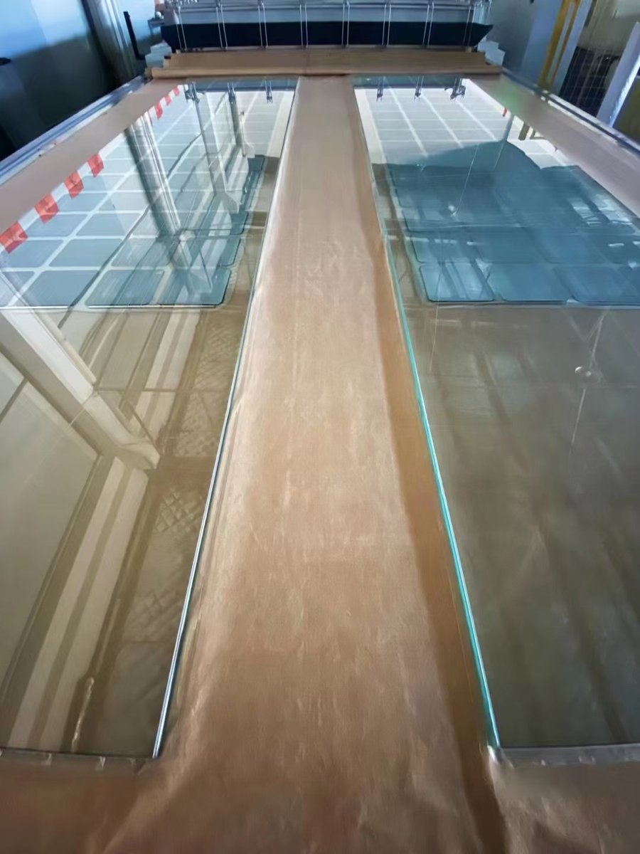 Huakai® PVB film is used for various high-end glass such as buildings, automobiles, plank roads, photovoltaics, etc.