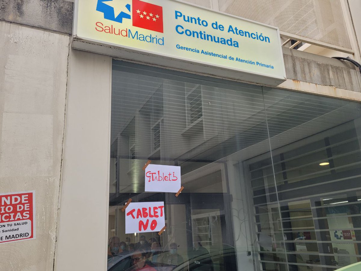 MPilarcuca's tweet photo. En #Moratalaz no queremos que en urgencias nos atiendan desde una tablet. 
Ni pacientes ni profesionales nos merecemos esto.
#AyusoDimisión 
#vergüenza
#MadridSeLevantaEl13 https://t.co/ZunbZSqJw4