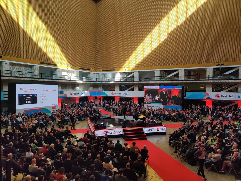 giannisalinetti's tweet photo. Red Hat Summit Connect in Rome now! #RedHat #opensource https://t.co/C3h7yxVfvI