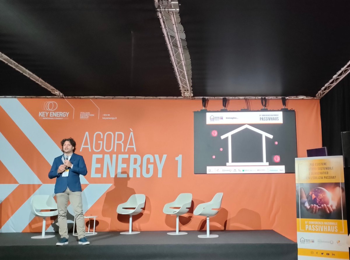 agenziaAD's tweet photo. 🎤 Apre la Conferenza Nazionale #passivhaus il direttore scientifico e fondatore di @Zephir_Passiv Francesco Nesi con un intervento sulla rotta verso l'edilizia passiva
@nesifranz @Ecomondo
@KeyEnergyit
#ecomondo2022 #energiagreen #sostenibilità #iconph https://t.co/G2SDv00WgE