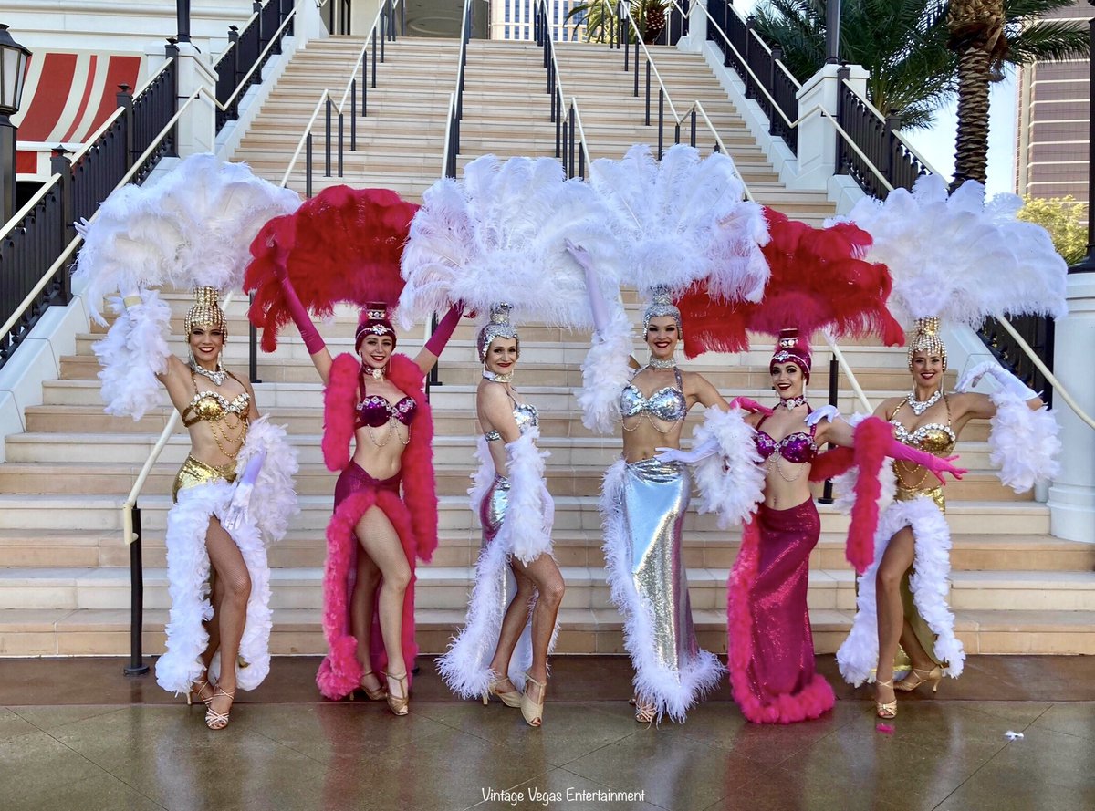 VegasEvents702's tweet photo. Hire showgirls for any event. Beautiful and professional. 
Office: 702-772-6547 #LisaLyttle #LasVegas #SHOWGIRL #lasvegasshowgirls #Wynnhotel #vegaswedding #vegasshowgirls #showgirlcostumes #glamour #vintagevegasentertainment #lisallyttle https://t.co/vpNhRs8rsx