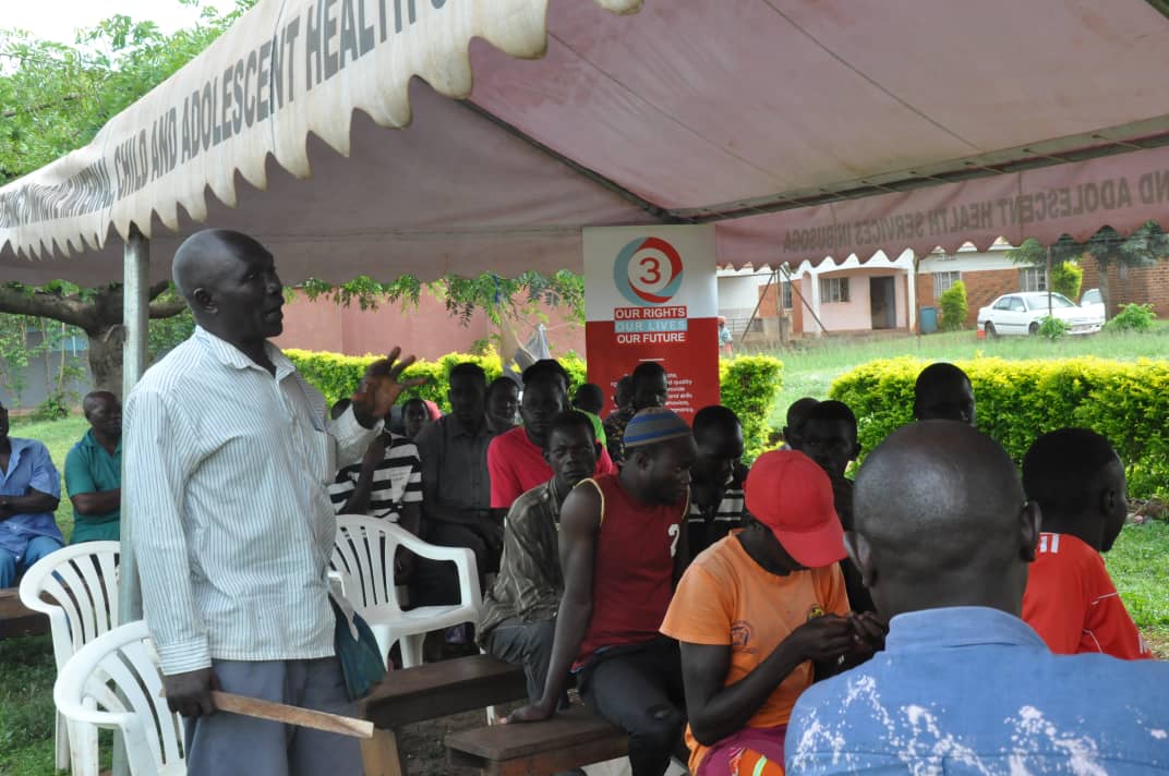 BwireMose's tweet photo. @PEERUganda conducted a community dialogue at Nankandulo Health Centre IV, Kisozi, Buzaaya, Kamuli District, Eastern Region. The community dialogue was attended by young men and youth out of school, shop keepers, boda boda riders, health workers, and community leaders.
#03Program https://t.co/jKfeAcKw3k