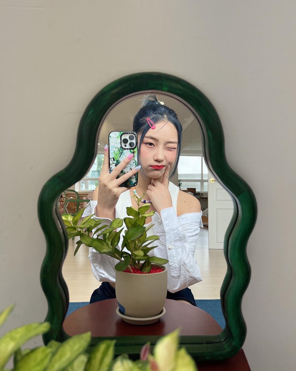 makamaka_world's tweet photo. [#희수]

오랜만이지~~~~마카롱~~~~
보고싶었어 ㅠㅜㅠㅠㅠㅠ🥺🥺
오늘은 자켓 때 사진 ㅎㅋ 💗

#MAKAMAKA #마카마카 
#희수 #디아 #다슬 #은비 #채원 
#HeeSu #Dia #Daseul #eunbi #chawon https://t.co/hPc3tEHknN