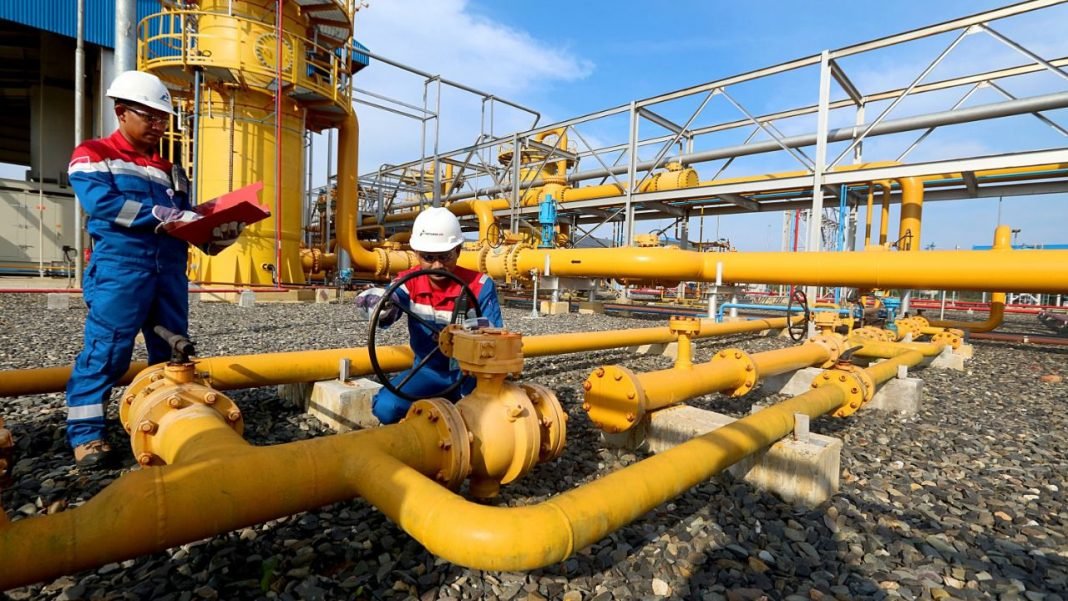 AsokaHei's tweet photo. Salut sama Pertamina Dukung RI Capai Target Emisi Nol Bersih pada 2060 loh guys

 https://t.co/d54XWLIK7k https://t.co/vuINKfAMQn